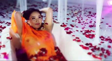 Нийтийн дуучид дунд тэсрэлт хийсэн дуучин Т.Үүрийнтуяа